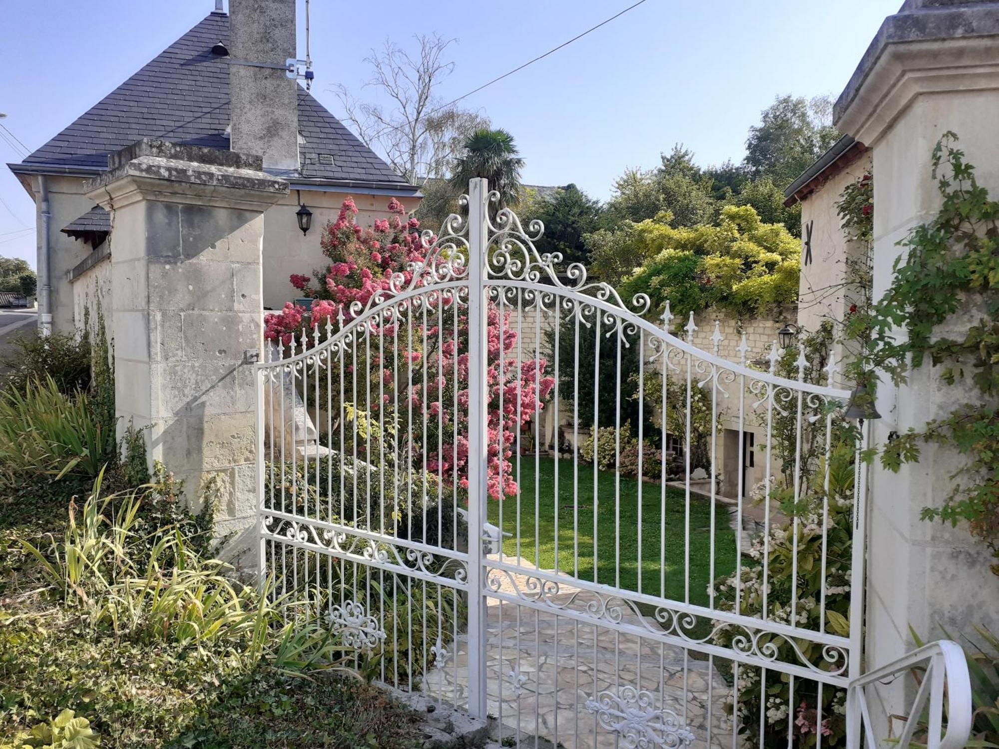Esprit Troglo Villa Beaumont-en-Véron Exterior photo